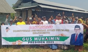 Puluhan Paguyuban Peternak ayam petelur saat mendeklarasikan mendukung kepada Gus Muhaimin Sebagai Calon Presiden 2024