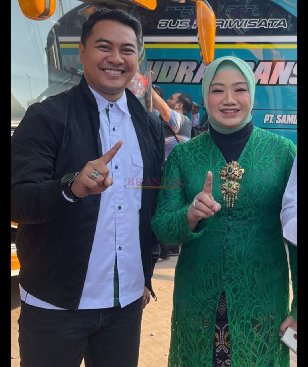 Caleg PKB Akhmad Lufhfy Ramadhani bersama Ketua DPC PKB Kabupaten Mojokerto saat akan berangkat ke Solo