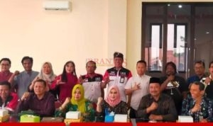 Para pengurus DPD LIRA Mojokerto- Raya dan Masyarakat Desa Bendung saat Audensi Dengan Jajaran Komisi I dan Komisi III DPRD Kabupaten Mojokerto
