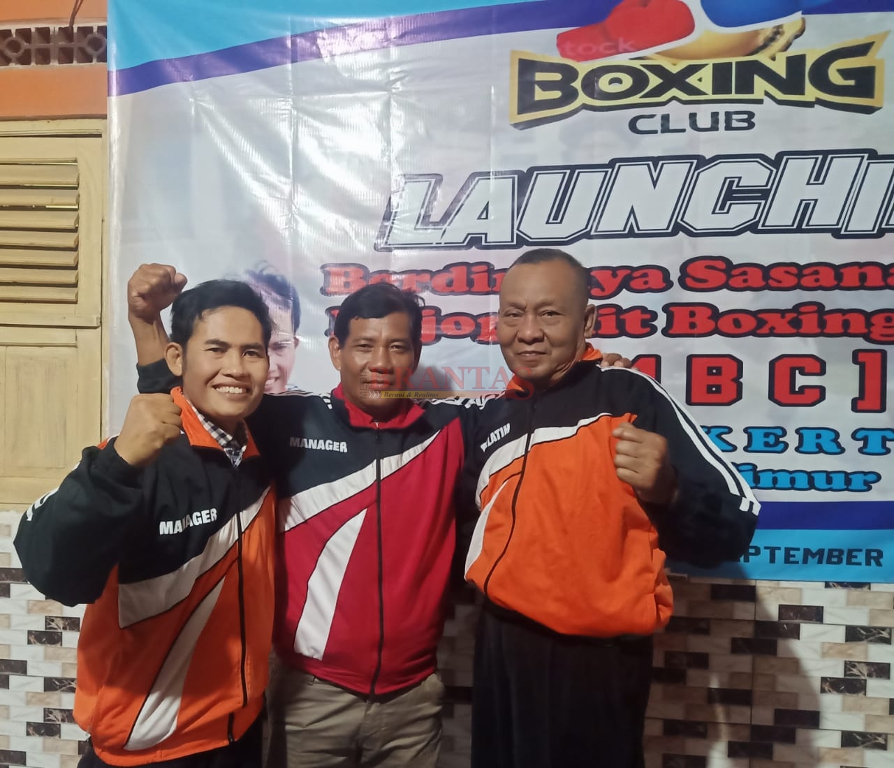 Kartono Manager Sasana Tinju MBC Mojokerto photo 2 Mantan Petinju Pemegang Sabuk Juara Nasional Ajib dan Abah Bambang