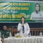 Anggota DPRD Kota Mojokerto F - PKB yang menjabat sebagai Ketua Komisi I Hj. Choiroiyaroh, SH saat mengelar Serap Aspirasi Masyarakat ( RESES)