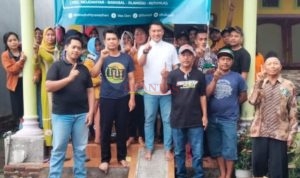 Caleg PKB Kabupaten Mojokerto Dapil 5 Nomor Urut 1 Akhmad Luthfy Ramadhani, M. Pd, ( Baju Putih) Saat melakukan Sosialisasi kepada Masyarakat di Dusun Dempel Desa Tumapel