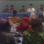 Ketua GP Ansor yang Menjabat Penasehat GKMNU Kabupaten Mojokerto Gus Barra Didampingi Kepala Kemenag H. Muttakin saat memberikan sambutannya