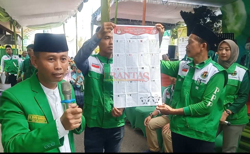 Caleg PPP Dapil 3 Prajurit Kulon Kota Mojokerto Mayor Inf ( Purn) H. Rufis Bahrudin Saat Sosialisasi mencoblos Kartu suara