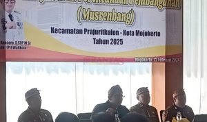 Pj. Walikota Mojokerto Mas Ali Kuncoro didampingi Camat Prajurit Kulon Riaji saat menyampaikan Arahan dan sambutannya