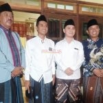 Wabup Gus Barra didampingi Calon Anggota DPRD Kabupaten Mojokerto Terpilih Ricky Purwoaji Pangestu dan Ayahnya Bambang Jurianto S bersama Kades Sugeng Mismandono saat menghadiri RUWAH DESA SUGENG