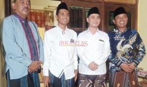 Wabup Gus Barra didampingi Calon Anggota DPRD Kabupaten Mojokerto Terpilih Ricky Purwoaji Pangestu dan Ayahnya Bambang Jurianto S bersama Kades Sugeng Mismandono saat menghadiri RUWAH DESA SUGENG