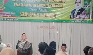 Anggota DPRD Kota Mojokerto dari Fraksi PKB Hj. Sulistiyowati, SE saat mengelar RESES Tahap 1 tahun 2024 di kediamannya