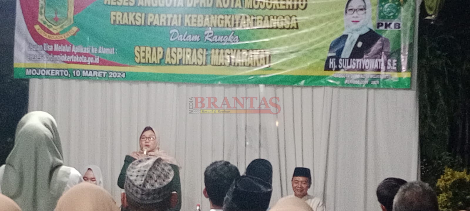 Anggota DPRD Kota Mojokerto dari Fraksi PKB Hj. Sulistiyowati, SE saat mengelar RESES Tahap 1 tahun 2024 di kediamannya