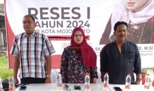 Anggota DPRD Kota Mojokerto Silvia Elya Rosa, SE, M.Si, didampingi Lurah Pulorejo dan Agus Harijono, saat Mengelar RESES Tahap I