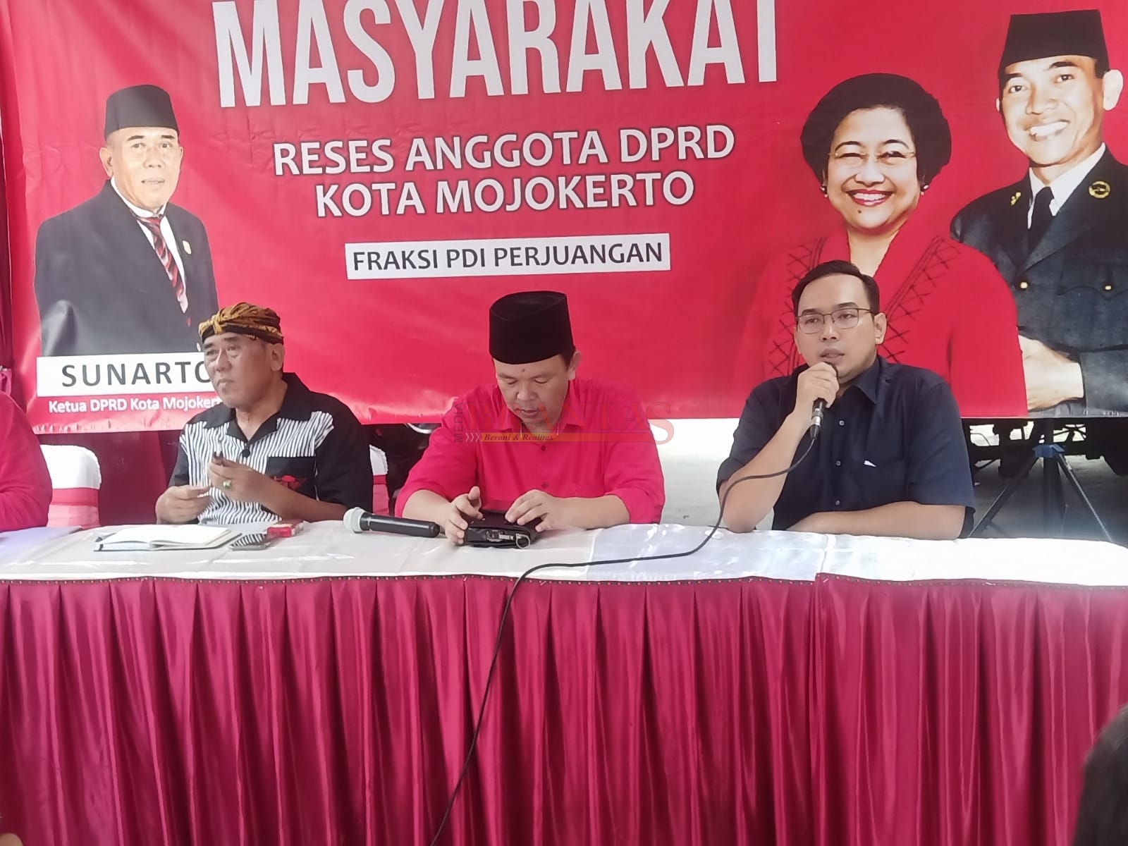 Dr. Rambo Garudo Calon Anggota DPRD Kota Mojokerto Terpilih saat sambutan