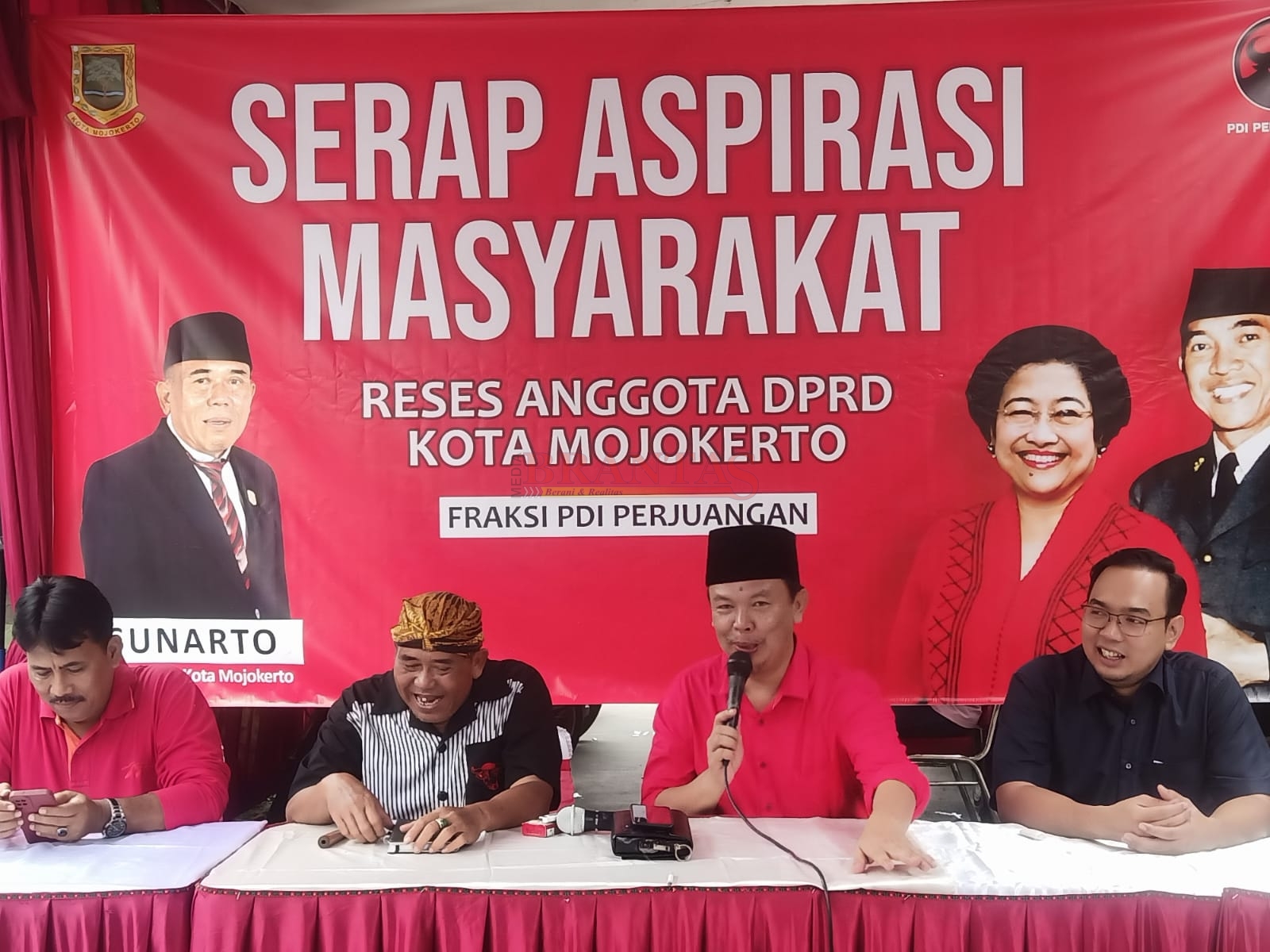 Ketua DPC PDI -Perjuangan Kota Mojokerto Abah San, Calon Anggota DPRD Kota terpilih Saat sambutan