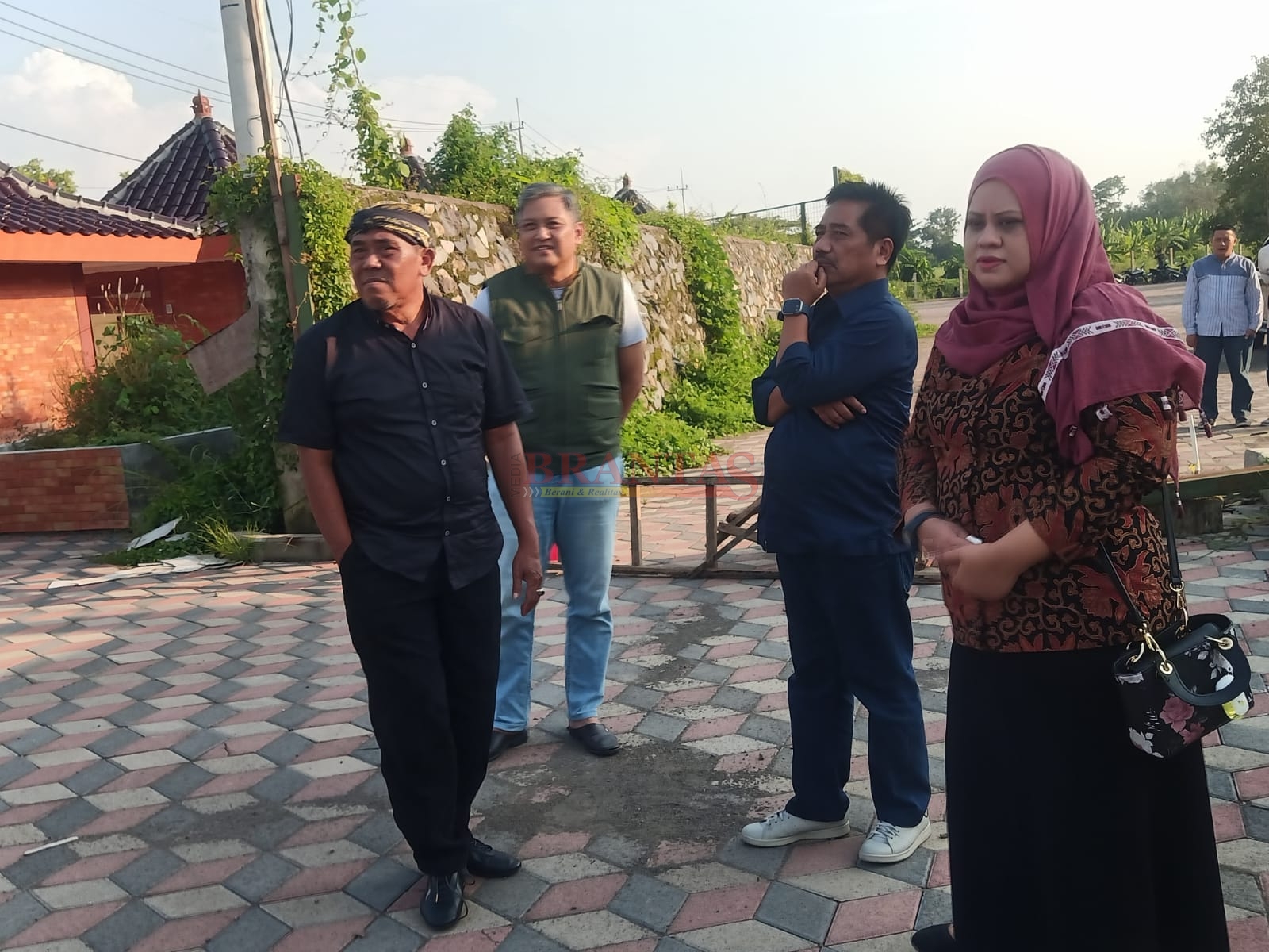 Ketua DPRD Kota Mojokerto Pak Ito didampingi Anggota Komisi II H. Wahyu Nur Hidajat dan Silvia Elya Rosa saat sidak di TBM