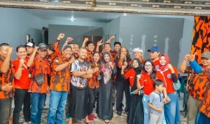 Calon Anggota DPRD Terpilih M. Agus Fauzan dan Bupati Ikfina Ikut Berbagi Takjil Bersama Pemuda Pancasila