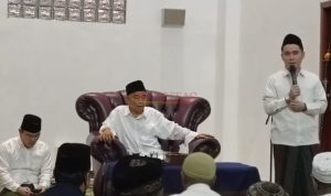 Gus Barra didampingi Abah nya Romo Kyai Asep Saifuddin Chalim dan Gus Habib saat melaksanakan Buka Puasa Bersama dengan Ribuan Relawan BEKISAR