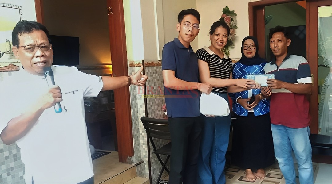 Keluarga Besar ALEX FAMILY Pengacara Kondang Jatim saat membagikan Zakatnya