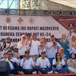 Direktur RSUD Prof dr Soekandar Mojosari dr Djalu Naskutub didampingi Kabag TU dr Ferdiana Photo bersama