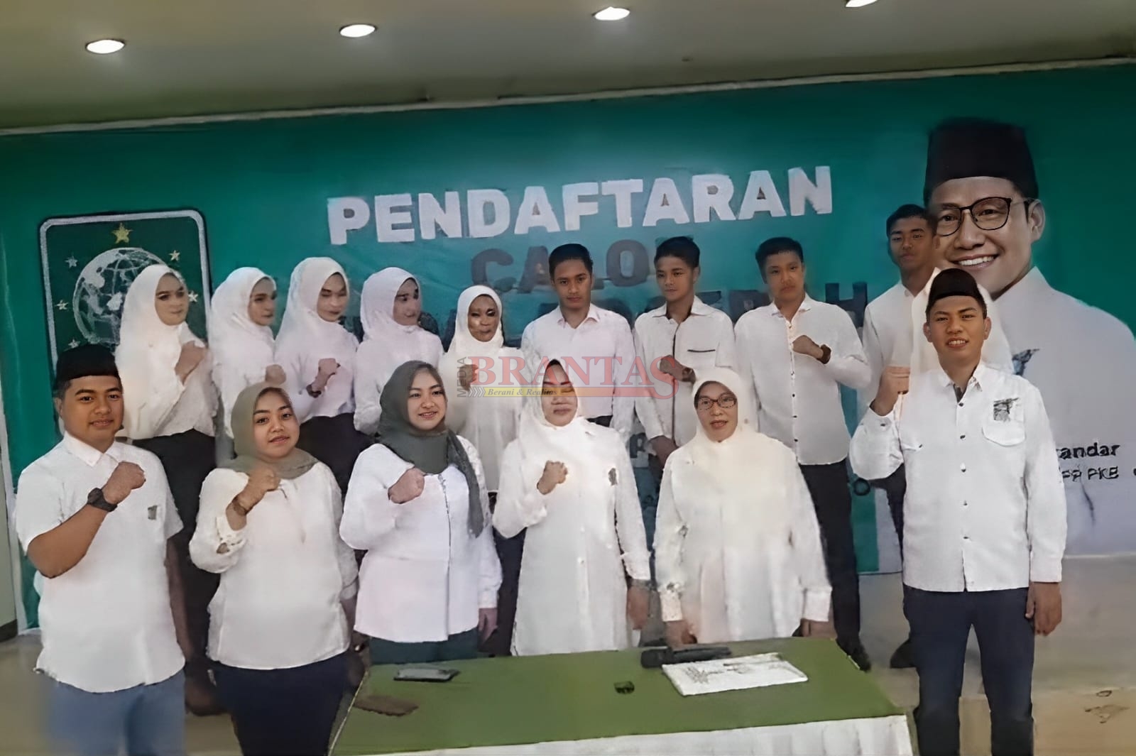 Bupati Ikfina didampingi Mardiasih saat mendaftar ke DPC PKB Sebagai Calon Bupati Diterima Ketua DPC Ning Zuroh, Ibu Eka, Mas Doni dan Abah Edi.