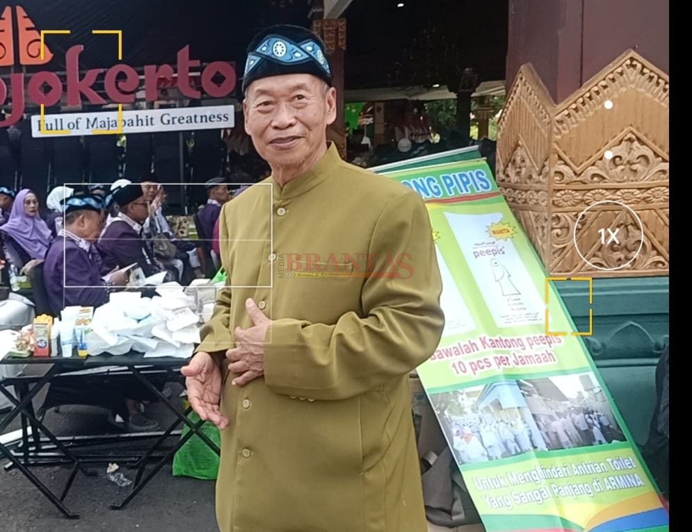 Pimpinan KBIH AL-RAHMAH Abah Mukri saat berada di Pendopo dan Musim Haji Tahun 2024 ini Masih yang terbanyak Jamaahnya dari KBIH AL-RAHMAH