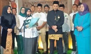 Wakil Ketua DPW PKB Jatim Ibu Anik Maslahah saat membacakan Surat Rekomendasi dari DPP PKB Pusat