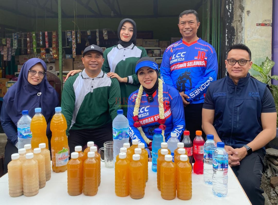 Bupati Ikfina Didampingi Kadis PUPR Rinaldi, Camat Trowulan Jhon Mujiono dan Kades Trowulan Zainul Anwar