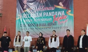 Pasangan IDOLA RAKYAT, Calon Bupati Mojokerto dr Ikhfina dan Calon Wakil Bupati Mojokerto Gus Dulloh saat menghadiri Deklarasi Relawan PANDAWA