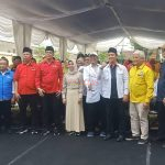 Pimpinan Koalisi Partai Politik photo bersama dengan Ning Ita Sebagai Calon Walikota Mojokerto Periode 2025 - 2030