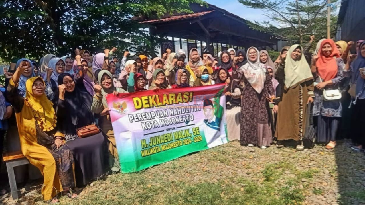 Ratusan Perempuan Nahdliyyin Kota Mojokerto yang merupakan Kader Muslimat NU Saat Mengelar Deklarasi Dukungan Kepada H Junaedi Malik Agar Maju Sebagai Calon Walikota Mojokerto 2024