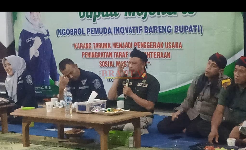 Camat Dlanggu Drs AS Bakri Didampingi Kapolsek serta Danramil Dlanggu saat menyampaikan program nya