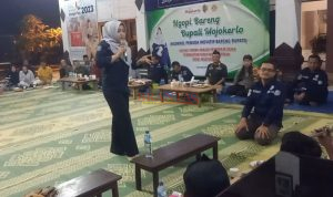 Bupati Mojokerto dr Ikfina Fatmawati saat berdialog dengan Pengurus Karang Taruna Kecamatan Dlanggu