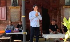 Calon Wakil Bupati Mojokerto Sa' Dulloh Syarofi ( Gus Dulloh) saat membuka acara Mancing Mania Gratis di Desa Mojokarang