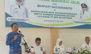 Kepala Dinas Koperasi dan Usaha Mikro Kabupaten Mojokerto H. Abdulloh Muhtar, S.Sos, MM saat menyampaikan laporannya pada acara Penyerahan Sertifikat Halal dan Merk