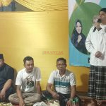 Gus Dulloh Calon Wakil Bupati Mojokerto didampingi Abah Agus, Tokoh Masyarakat Kweden kembar bersama Ketua Pandawa Bambang S dan Sekertarisnya Rudi Sugiantono saat sambutan