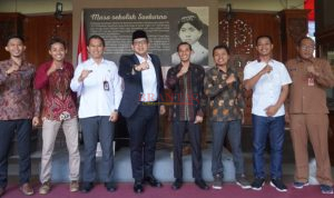 PJ. Walikota Mojokerto Moch. Ali Kuncoro STTP photo bersama para komisioner KPU Kota Mojokerto