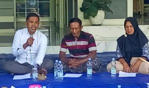 Direktur LBH DJAWA DHIPA Hadi Purwanto ST SH saat mengelar Konferensi Pers bersama Korban Finance ADIRA Mahfudi dan istrinya