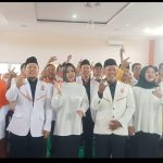 Ketua DPD PKS Kabupaten Mojokerto H. Imam Sutarso, SE, didampingi Sekretaris DPW PKS Ustadz Ahmadi bersama Calon Bupati dr. Ikhfina Fahmawati didampingi Partai Koalisi PKB dan Golkar