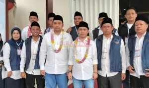 Pasangan MUBAROK Saat mendaptar ke KPU didampingi Kader Partai Nasdem