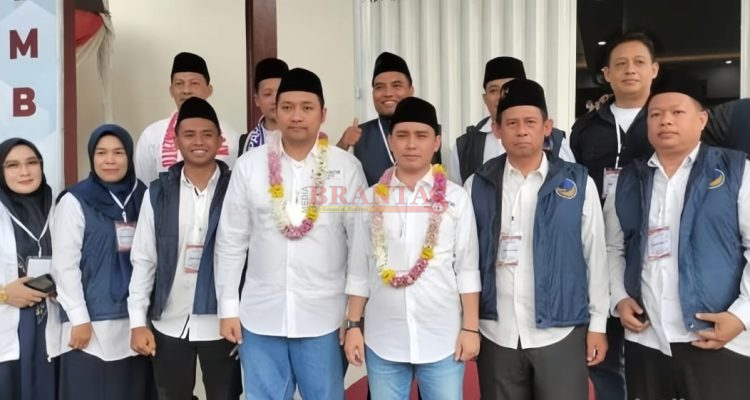 Pasangan MUBAROK Saat mendaptar ke KPU didampingi Kader Partai Nasdem