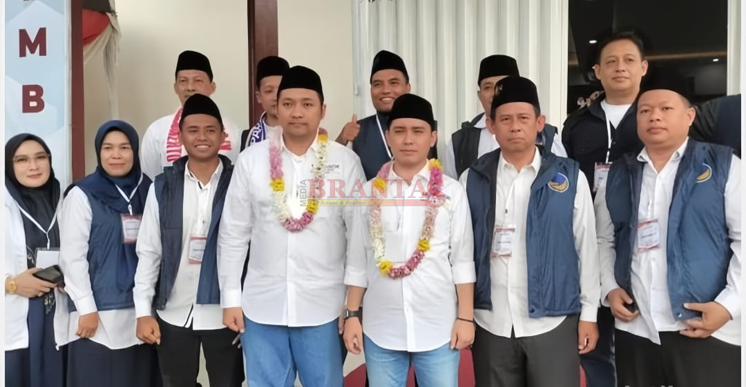 Pasangan MUBAROK Saat mendaptar ke KPU didampingi Kader Partai Nasdem