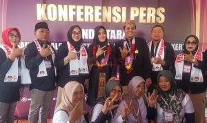 Pasangan IDOLA didampingi Para Ketua Partai Pengusung saat Konferensi Pers usai Mendaptar ke KPU