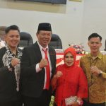 Ketua DPRD Kota Mojokerto sementara H. Santoso Bekti Wibowo, SH, Bersama Keluarganya Usai Dilantik