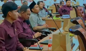 H. Khoirul Amin, S.Sos, ( tiga dari kiri ) dari Fraksi Nasdem diusulkan sebagai Wakil Ketua DPRD kabupaten Mojokerto