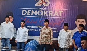 Ketua DPD Partai Demokrat Jatim Emil Dardak didampingi Kyai Asep Saifuddin dan Ketua DPC Demokrat Abah Sholeh dan Pasangan MUBAROK Saat Konsolidasi