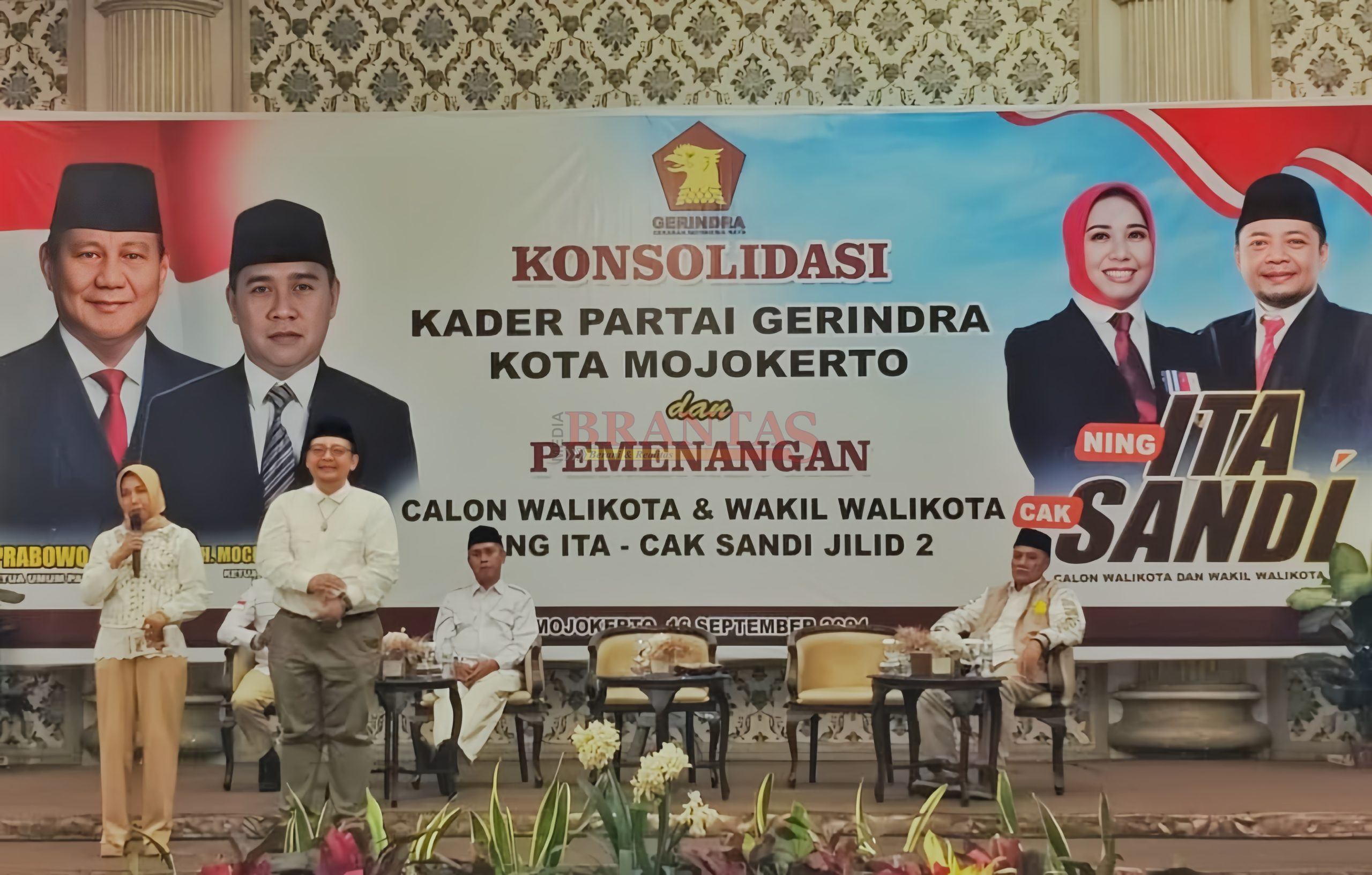 Pasangan Calon Walikota Mojokerto Ning Ita - Cak Sandi saat menyampaikan sambutannya