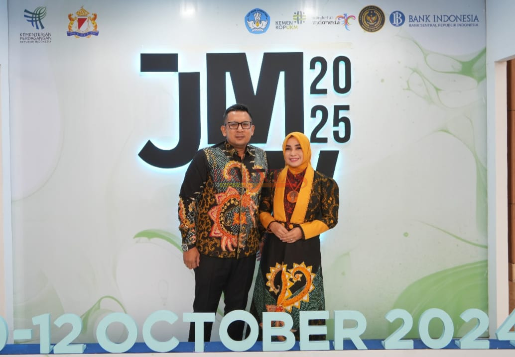 Pj . Walikota Mojokerto Moch. Ali Kuncoro, SSTP saat berada di JMFW Jakarta