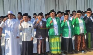 Pimpinan Ponpes Nurul Islam Pungging DR. KH. Achmad Siddiq, SE, MM Bersama Ketua MWC NU Kec. Pungging KH. Afan Faizin, M.Pd Saat upacara Hari Santri Nasional