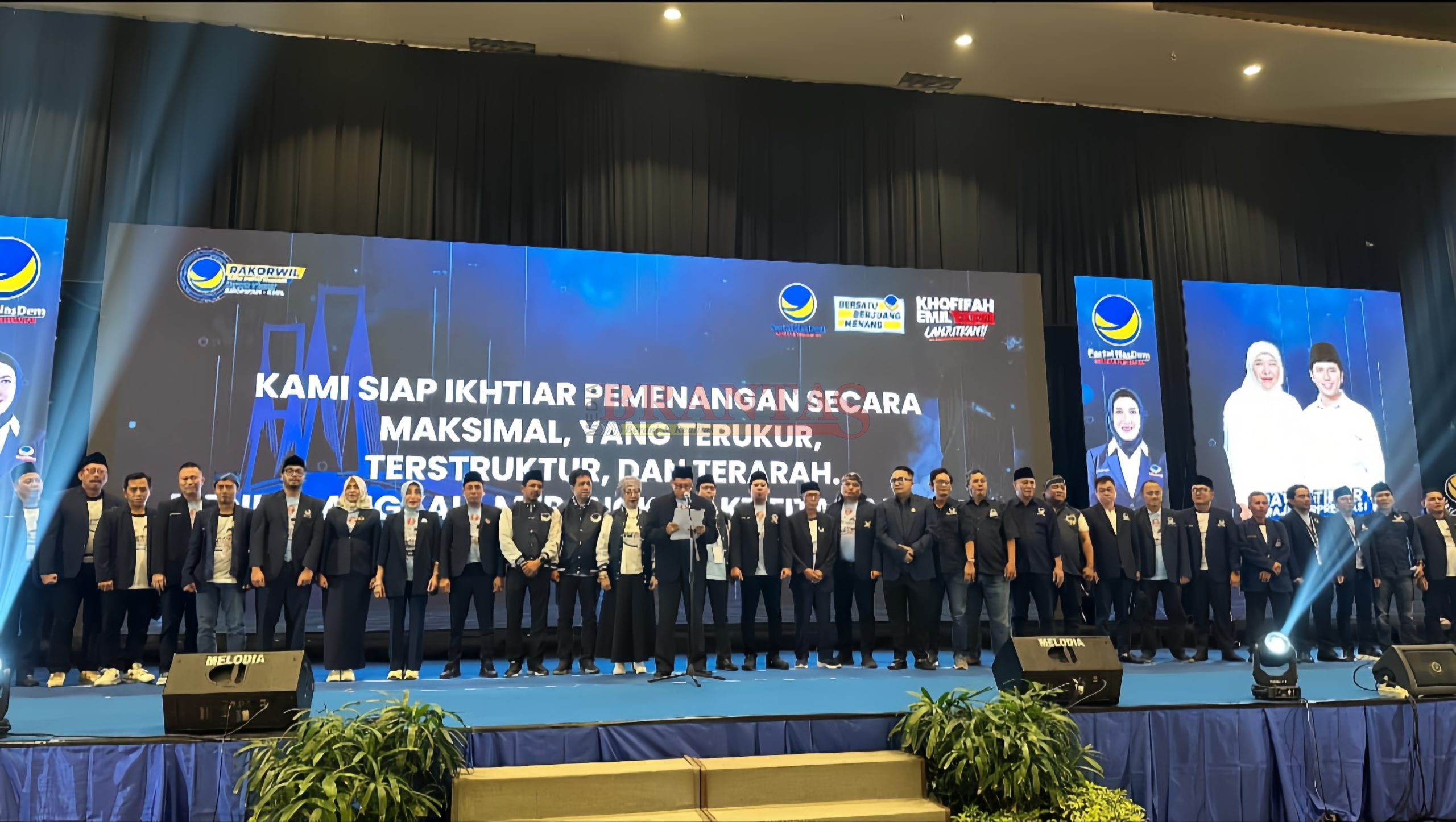 Ratusan Kader Partai Nasdem menyatakan dukungan dan Deklarasi untuk kemenangan pasangan Khofifah - Emil di Pilgub Jatim
