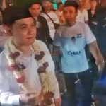 Ribuan warga Ngabar dan Banjarsari Tumplek Blek saat menyambut kedatangan Gus Barra Calon Bupati Mojokerto dengan kalungan bunga