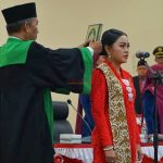 Petugas Kementerian Agama Saat mengambil Sumpah Jabatan Ibu Ery Purwanti Sebagai Ketua DPRD Kota Mojokerto