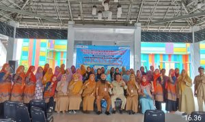 dr. Kristian Aribowo bersama Nakes PKM Pasenggrahan dan Sasaran Skrining Kesehatan